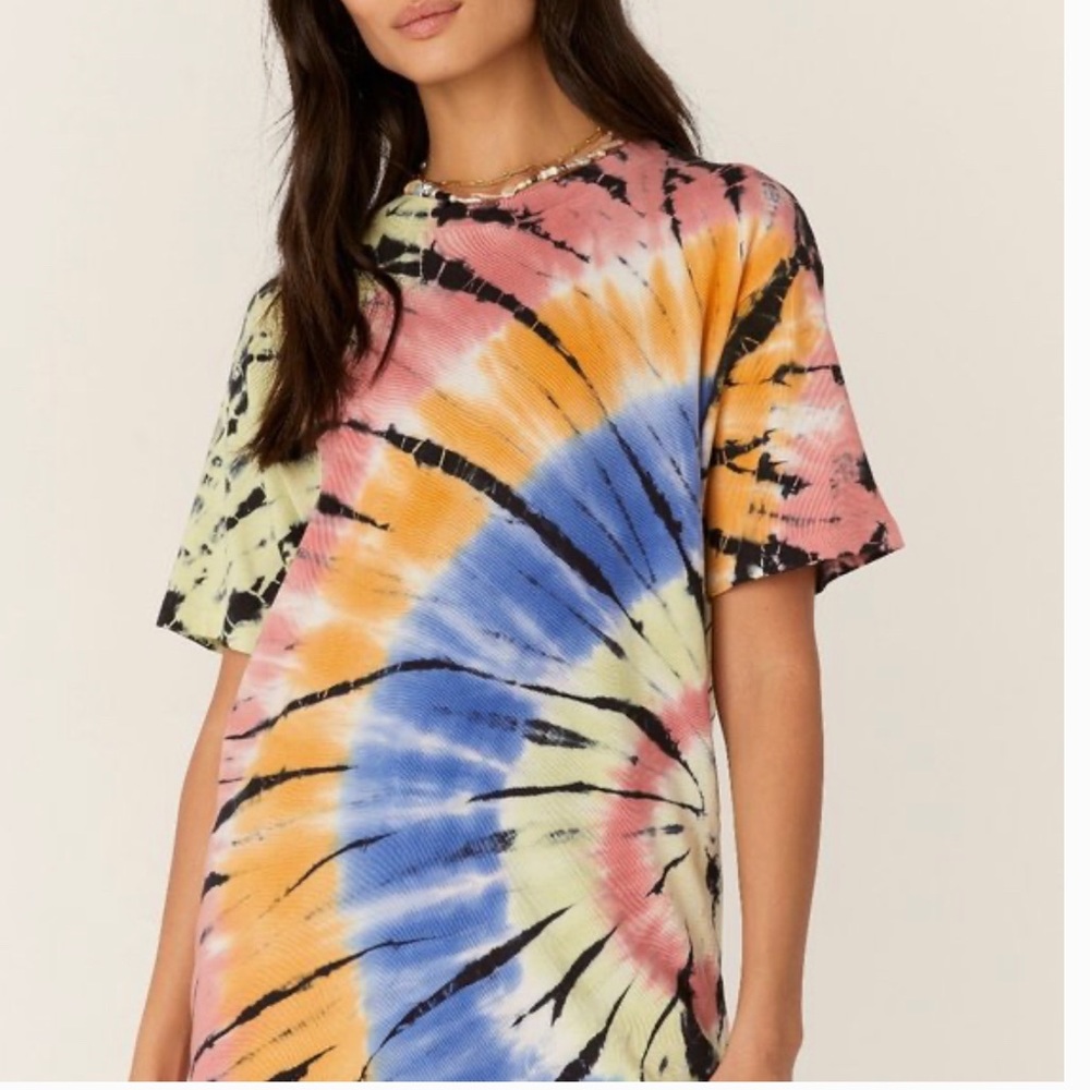 Daydreamer Dreamscape Weekend Tee .